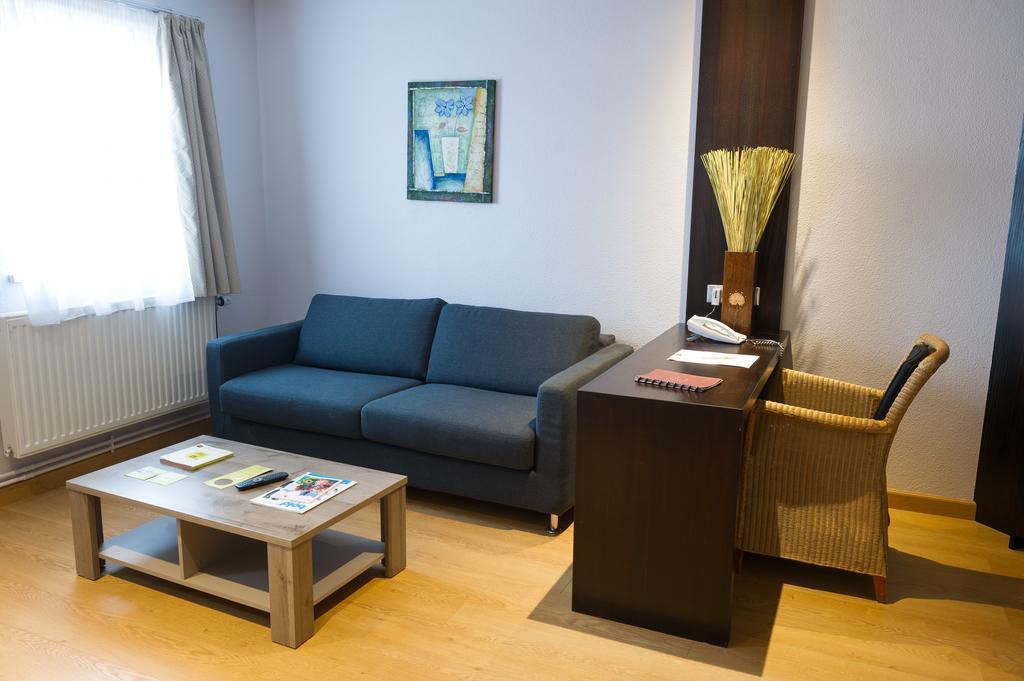 Cottage Logis Hotel - Restaurant Dudelange Bagian luar foto