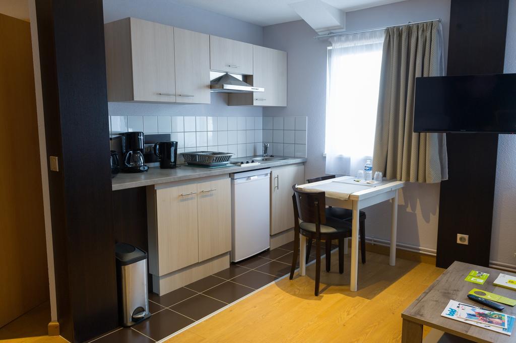 Cottage Logis Hotel - Restaurant Dudelange Ruang foto