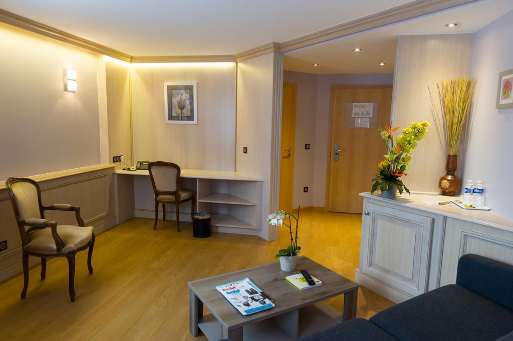 Cottage Logis Hotel - Restaurant Dudelange Bagian luar foto