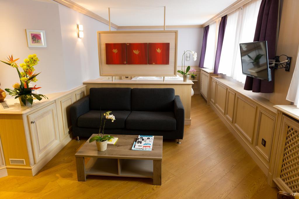 Cottage Logis Hotel - Restaurant Dudelange Bagian luar foto