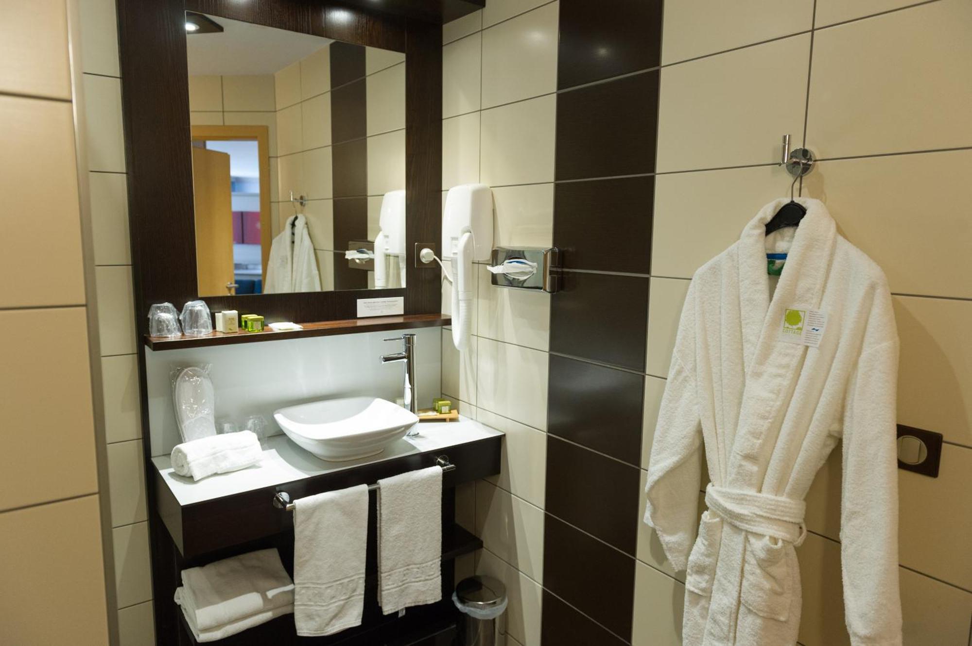 Cottage Logis Hotel - Restaurant Dudelange Bagian luar foto