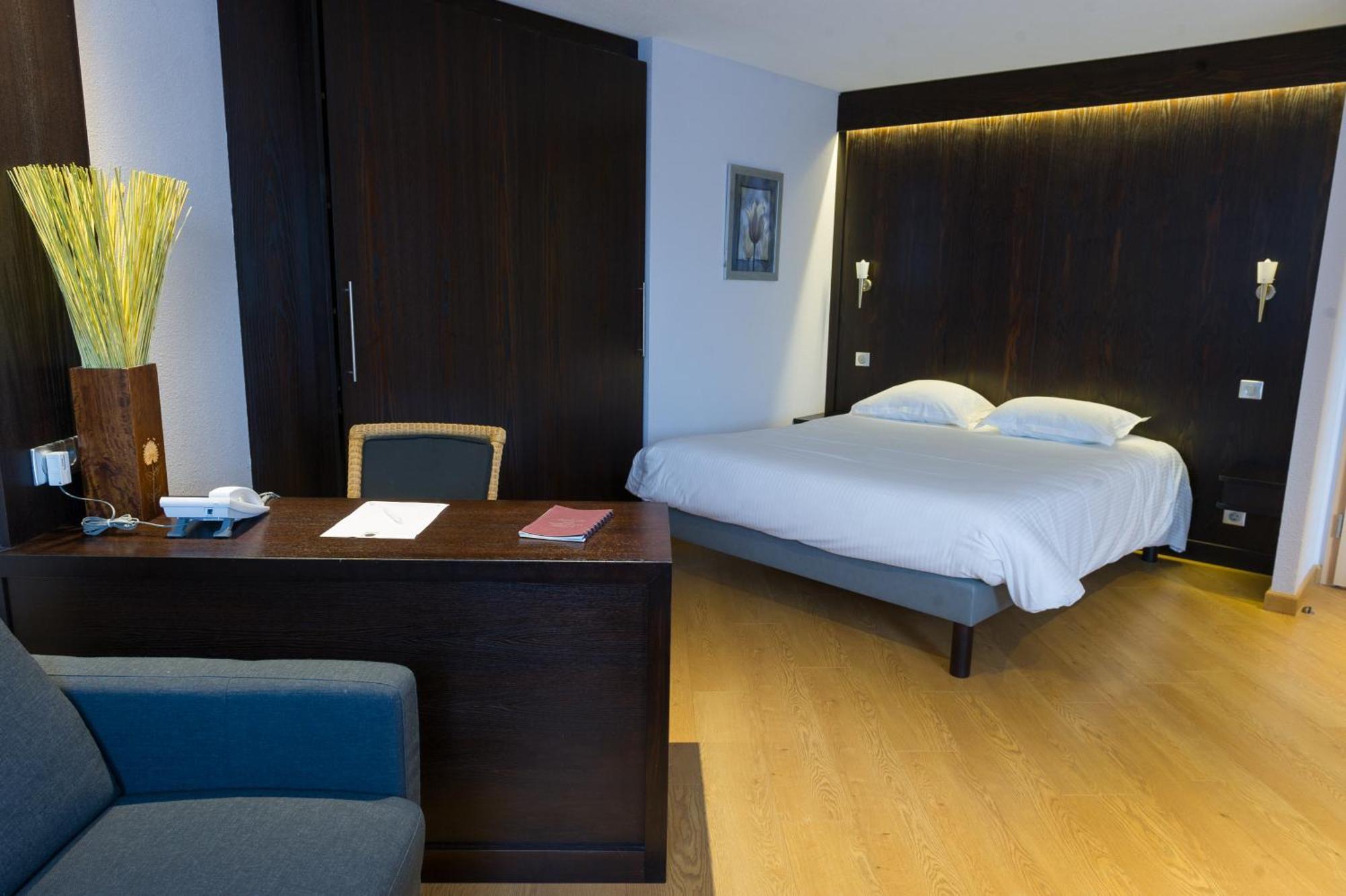 Cottage Logis Hotel - Restaurant Dudelange Bagian luar foto