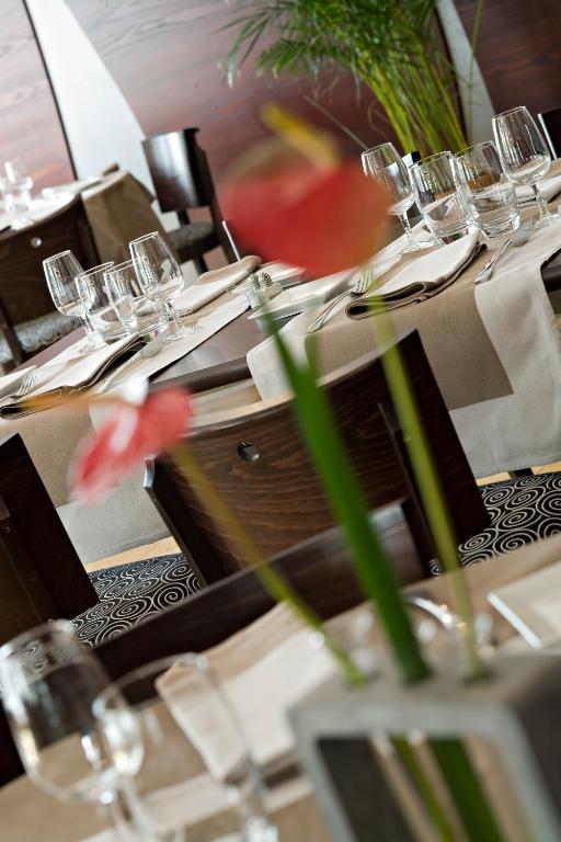 Cottage Logis Hotel - Restaurant Dudelange Bagian luar foto