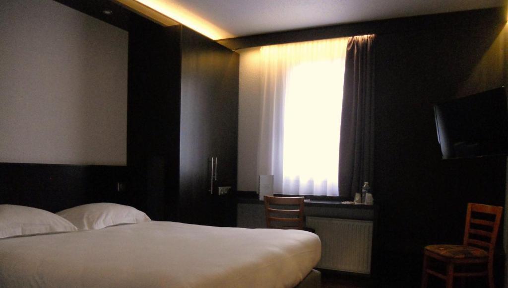Cottage Logis Hotel - Restaurant Dudelange Bagian luar foto