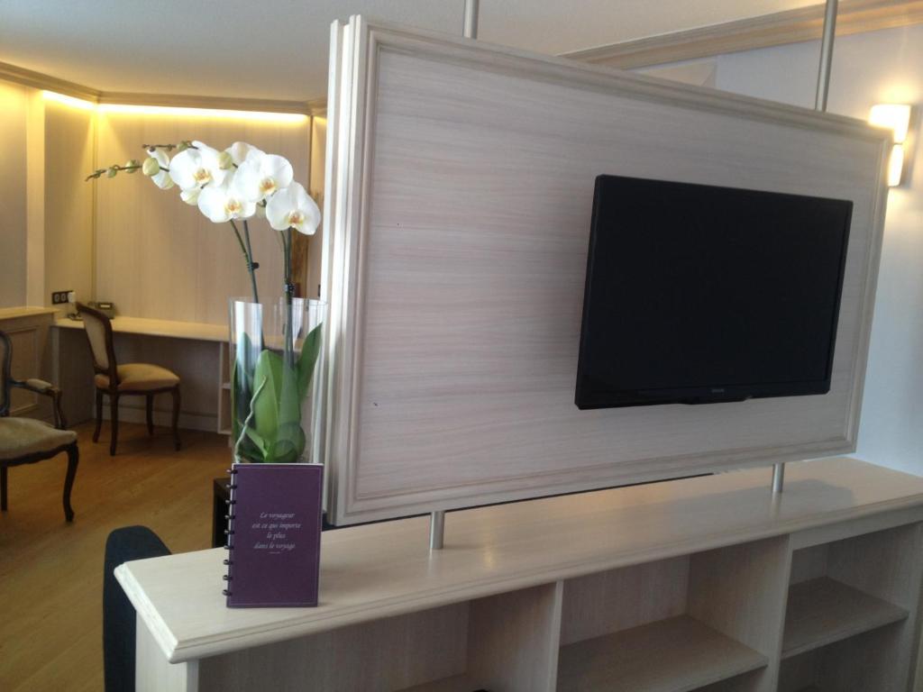 Cottage Logis Hotel - Restaurant Dudelange Ruang foto