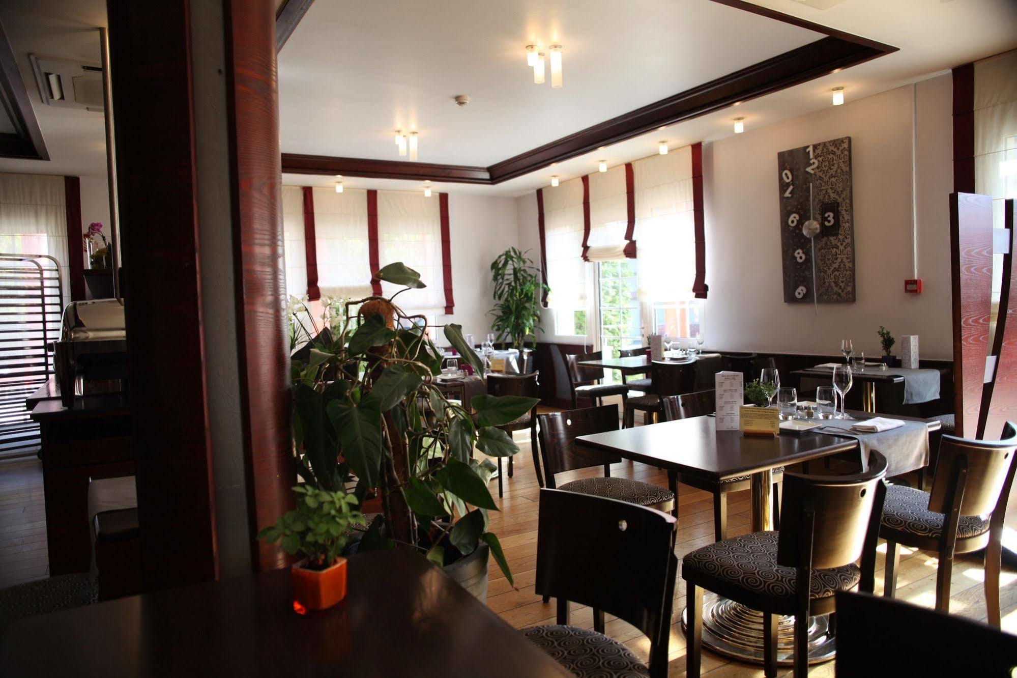 Cottage Logis Hotel - Restaurant Dudelange Bagian luar foto