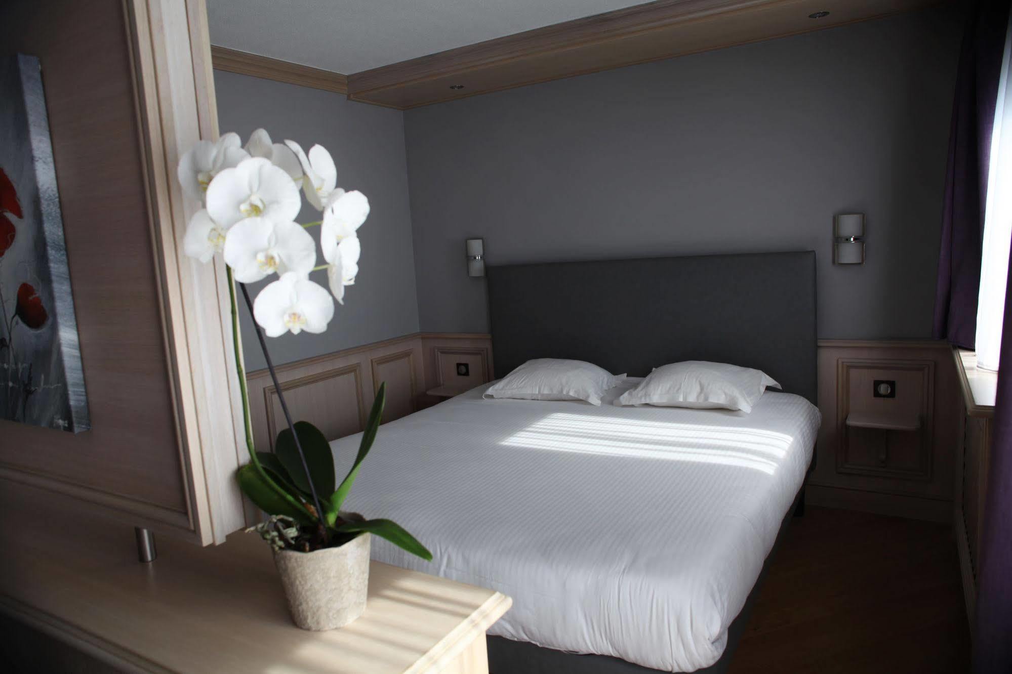 Cottage Logis Hotel - Restaurant Dudelange Bagian luar foto