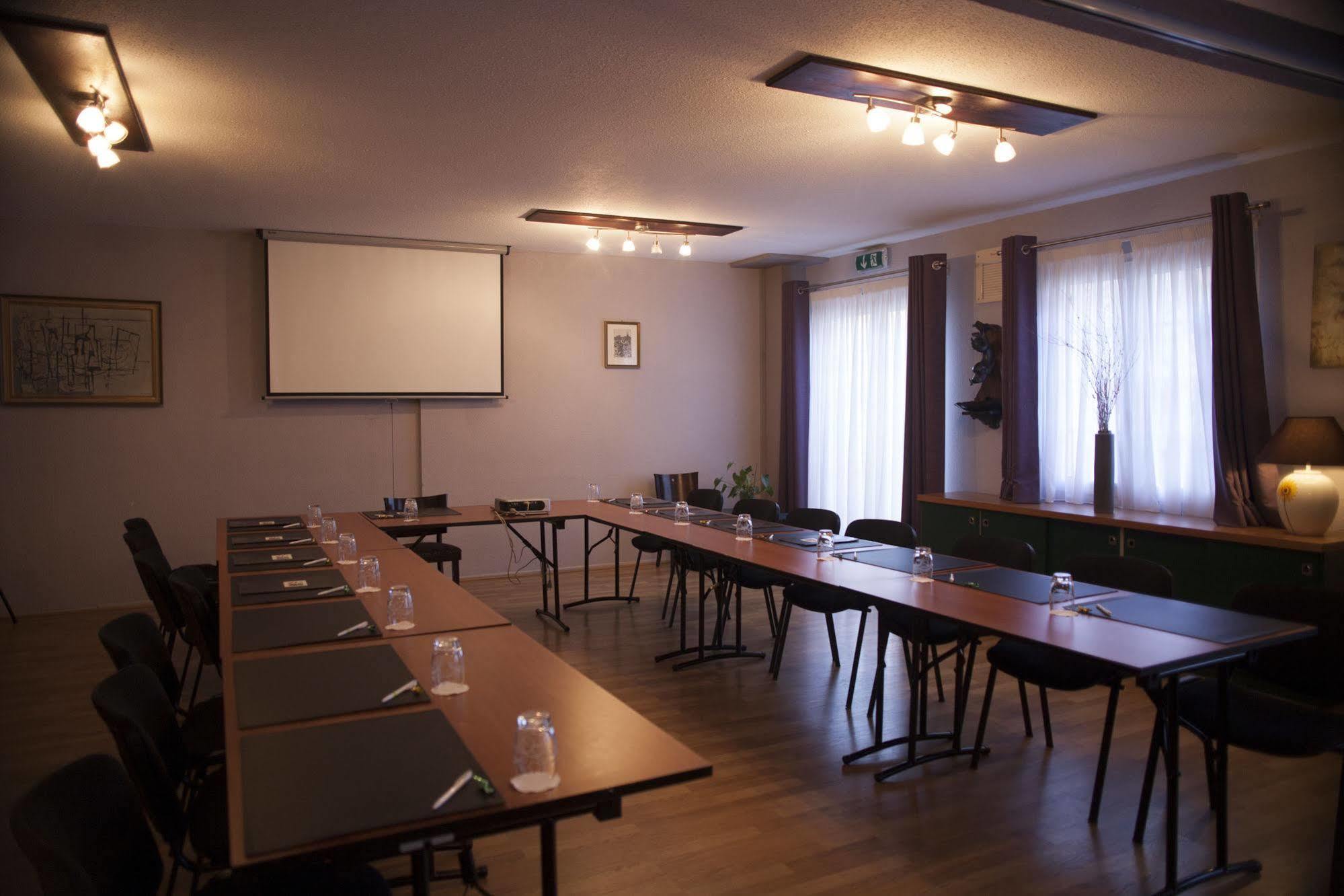 Cottage Logis Hotel - Restaurant Dudelange Bagian luar foto