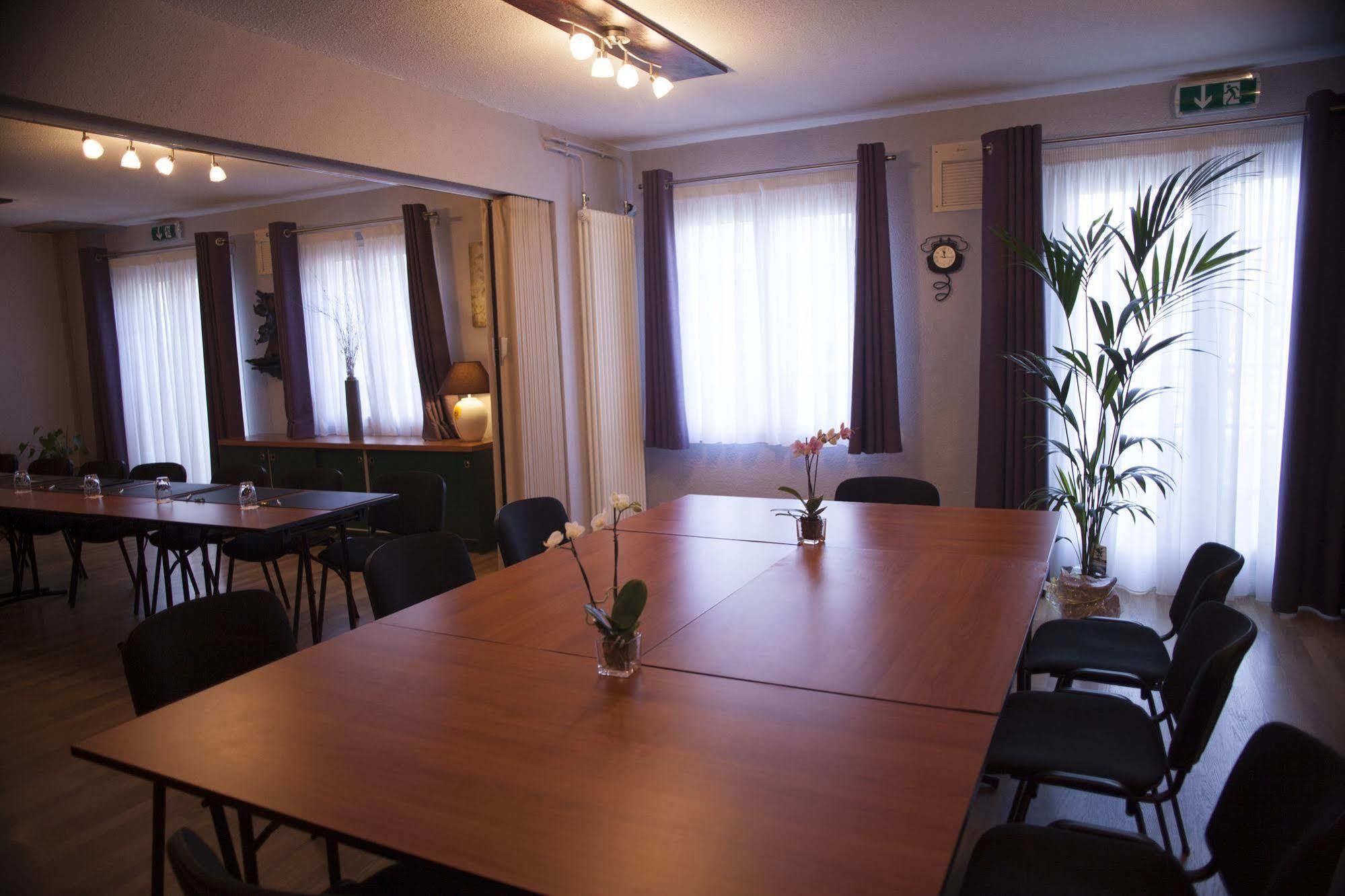 Cottage Logis Hotel - Restaurant Dudelange Bagian luar foto