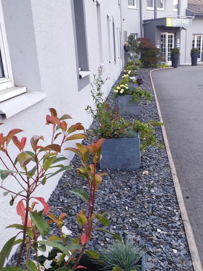Cottage Logis Hotel - Restaurant Dudelange Bagian luar foto